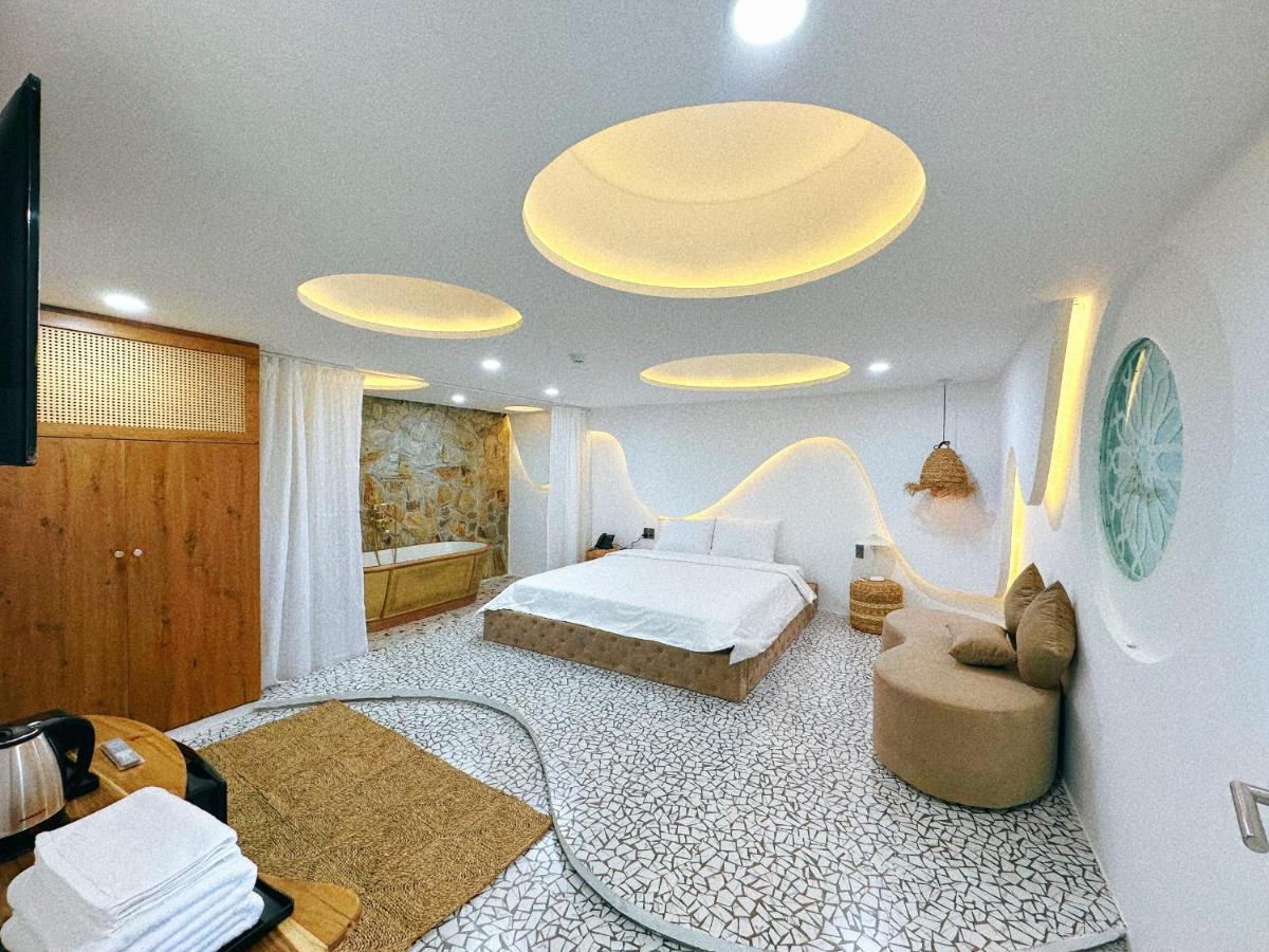 Pisces Hotel Hue Esterno foto