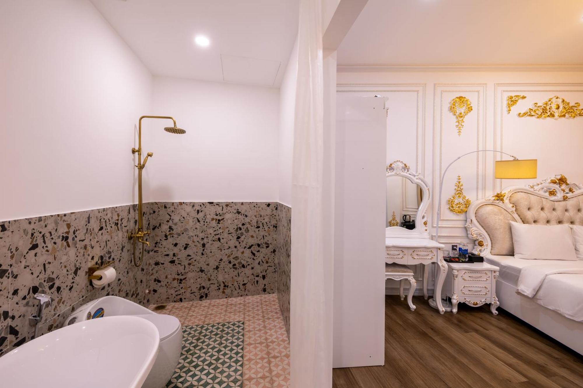 Pisces Hotel Hue Esterno foto