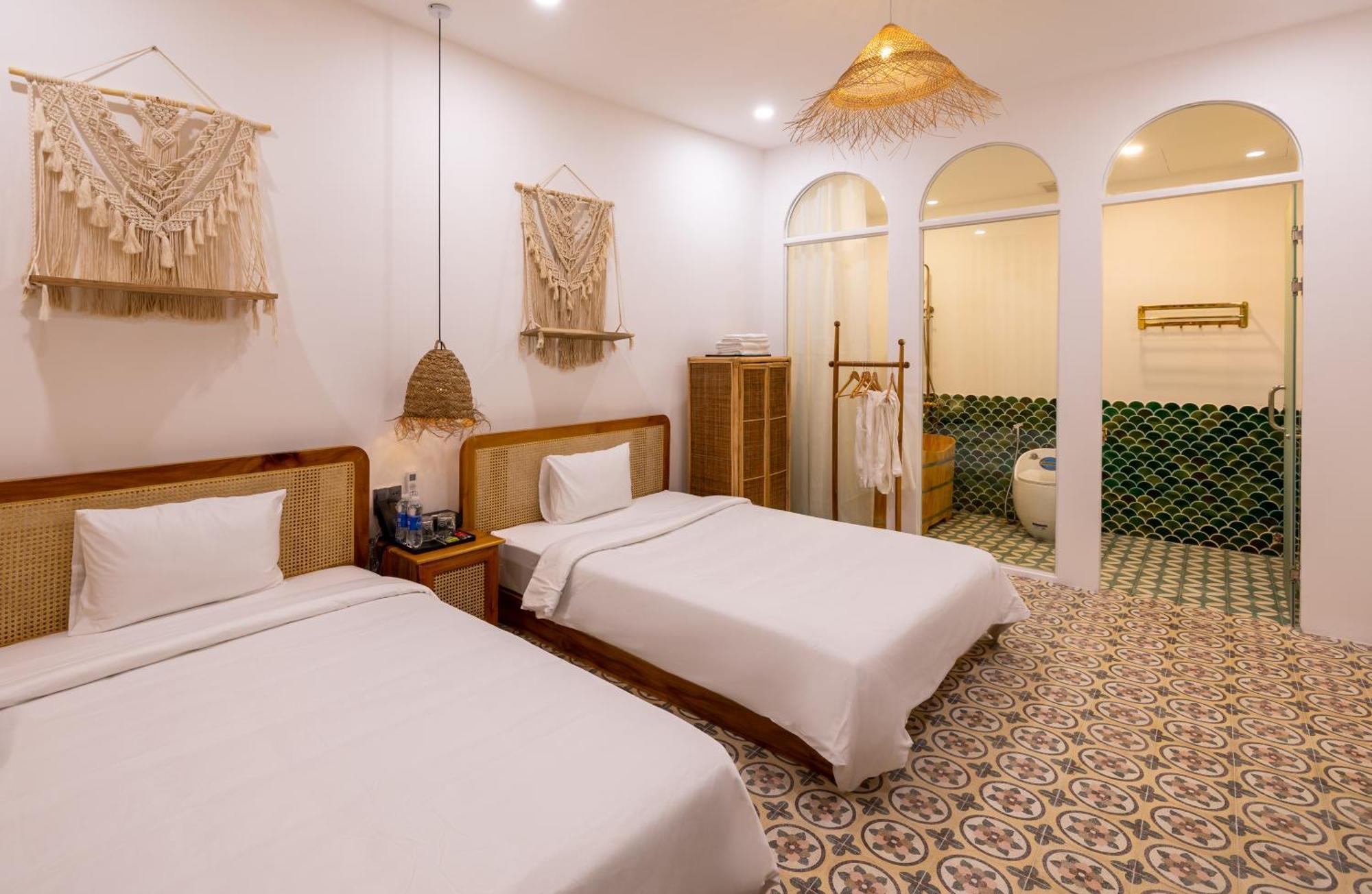 Pisces Hotel Hue Esterno foto